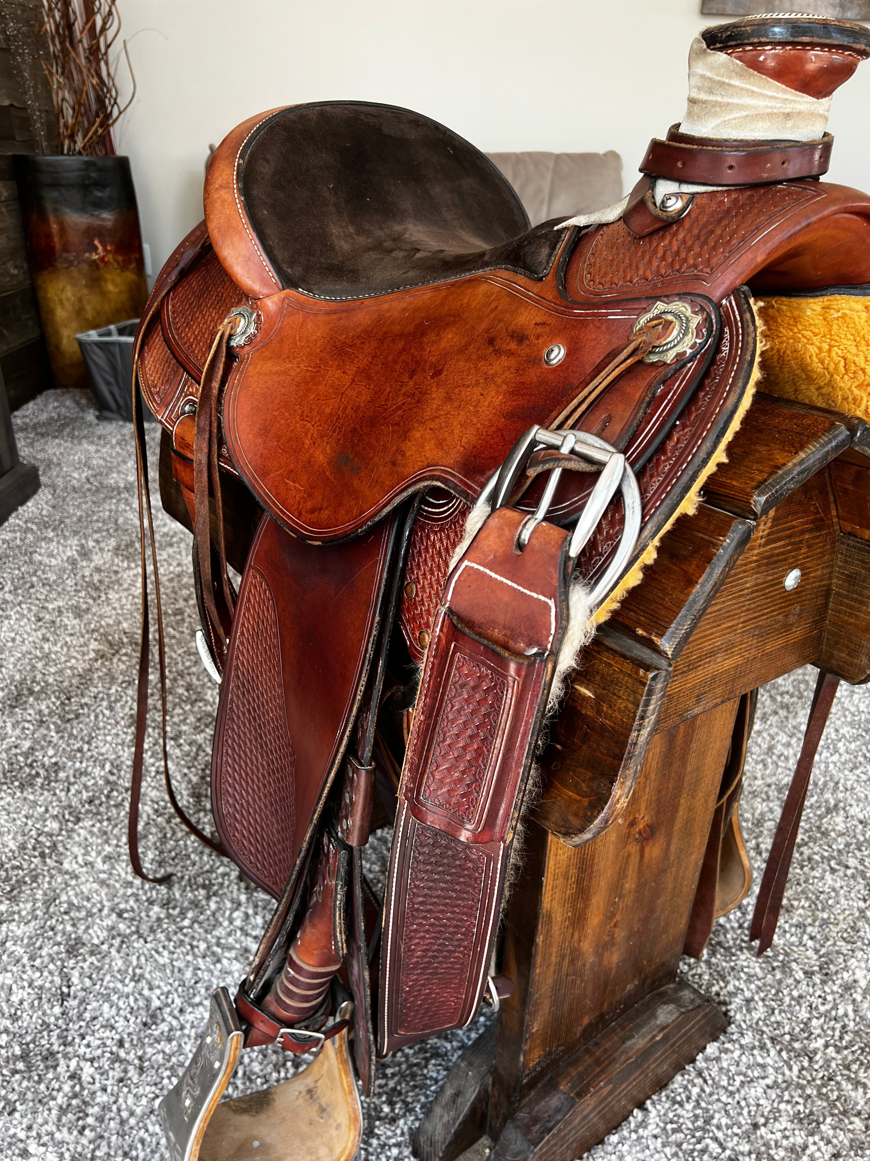 Custom 15 1/2" Wade Saddle by Brian Seifert w/ Clint Mortenson Silver Horn Cap & Conchos